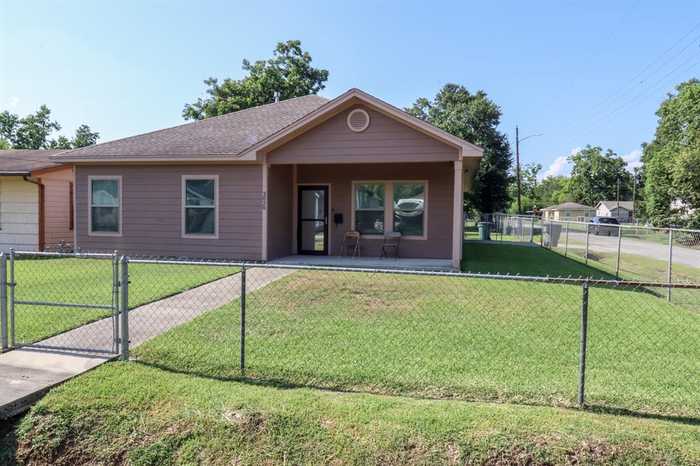 photo 2: 2020 Hebert Street, Beaumont TX 77705