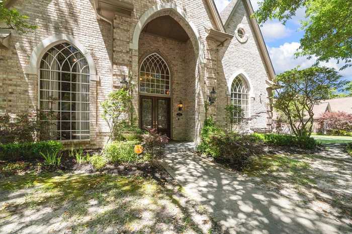 photo 2: 2310 Stately Oak Drive, Kingwood TX 77345