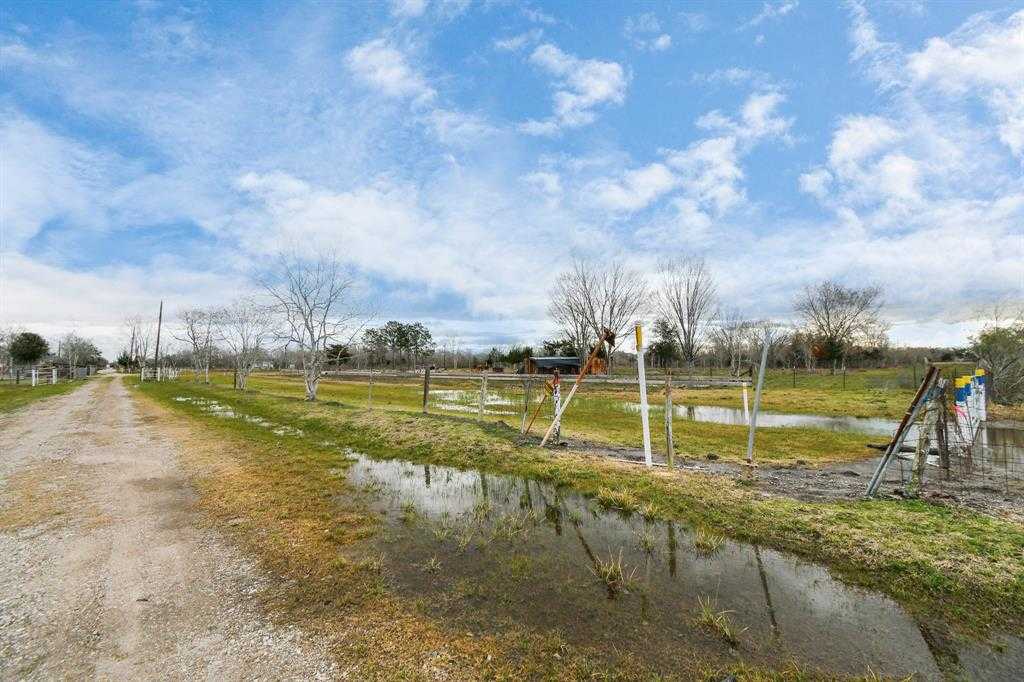 photo 3: 13 County Road 146, Alvin TX 77511