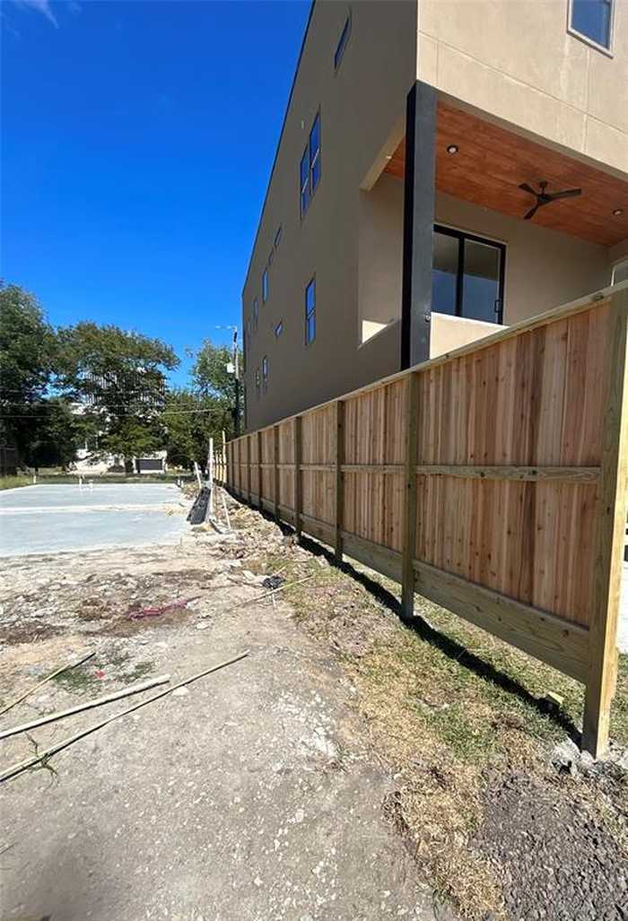 photo 2: 5512 Bosque Street, Houston TX 77056