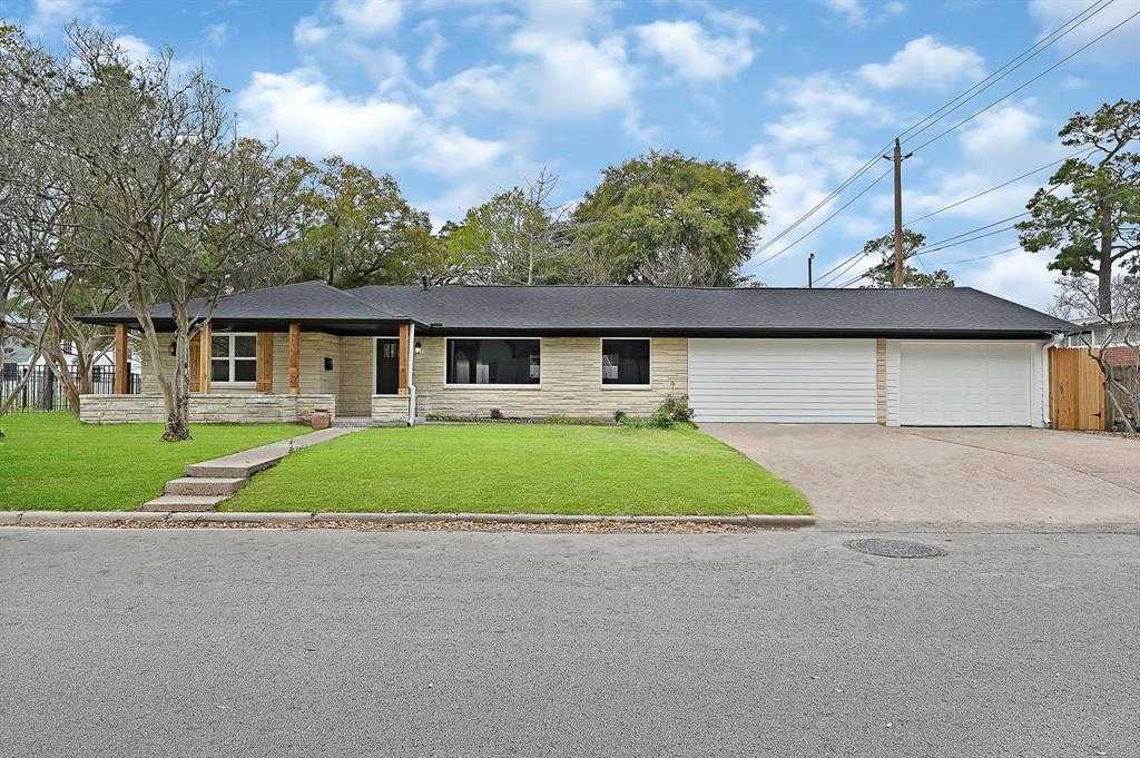 photo 1: 423 Fairbanks Street, Houston TX 77009