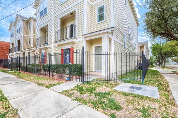 photo 2: 1119 Palmer Street, Houston TX 77003