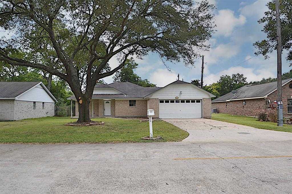 photo 1: 423 Highland Woods Drive, Highlands TX 77562