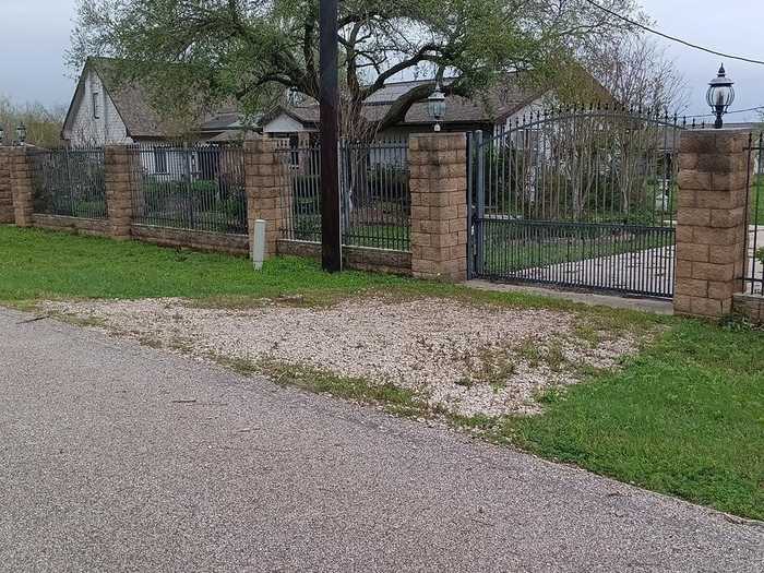 photo 1: 515 County Road 843, Angleton TX 77515