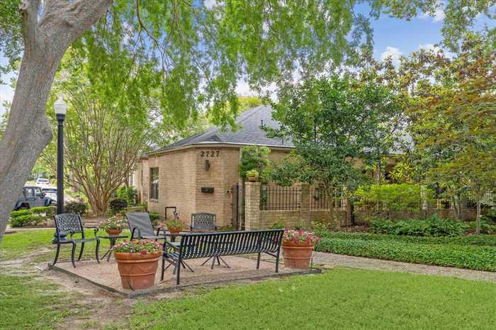 photo 1: 2727 Essex Terrace, Houston TX 77027