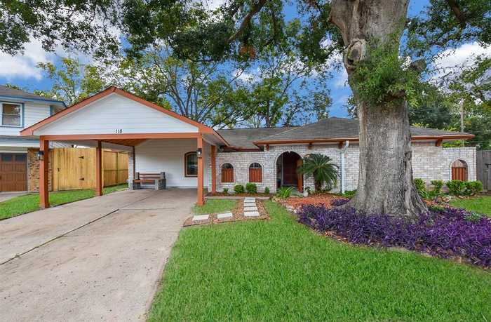 photo 1: 118 W Candler Drive, Houston TX 77037