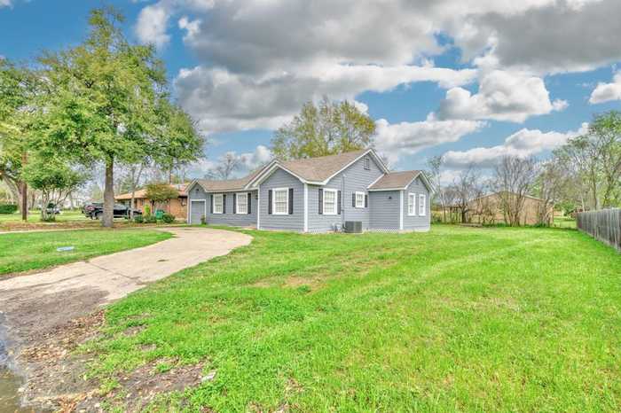 photo 2: 406 N Woodrow Street, Madisonville TX 77864