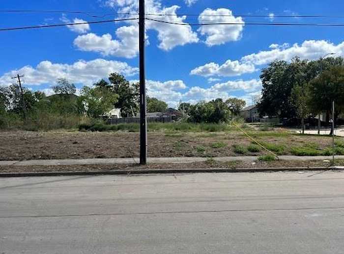 photo 2: Kelton Street, Houston TX 77021