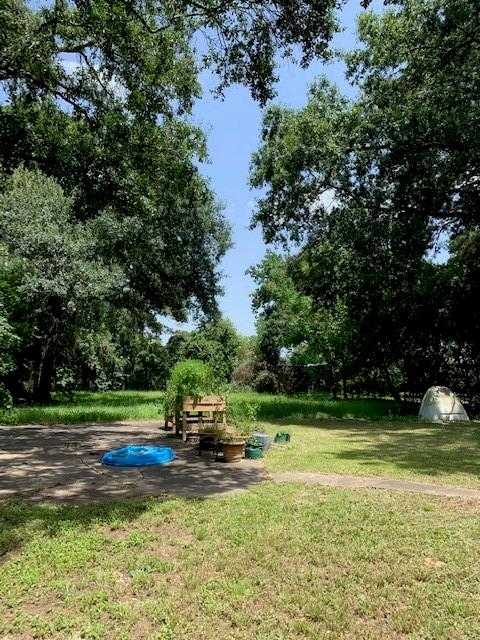 photo 3: 1630 Crestdale Drive, Houston TX 77080