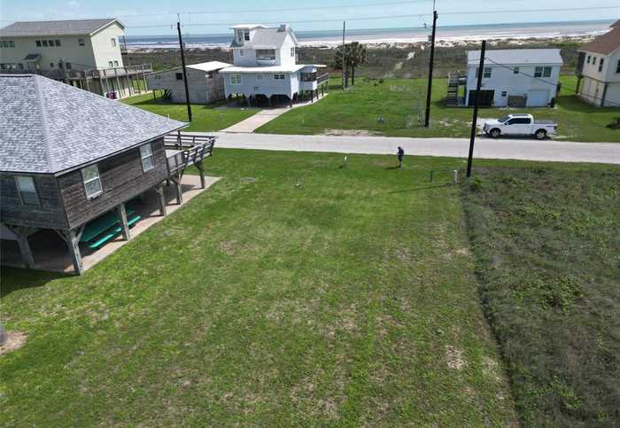 photo 2: 433 Beachfront Drive, Matagorda TX 77457