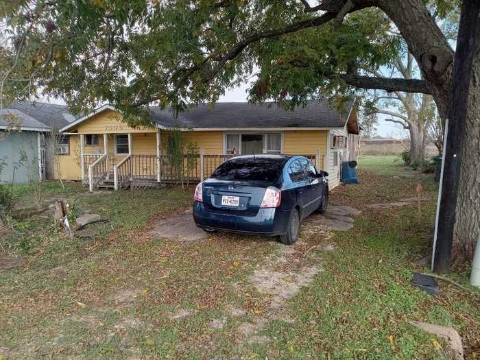 photo 2: 7506 Juanita Street, Hungerford TX 77435