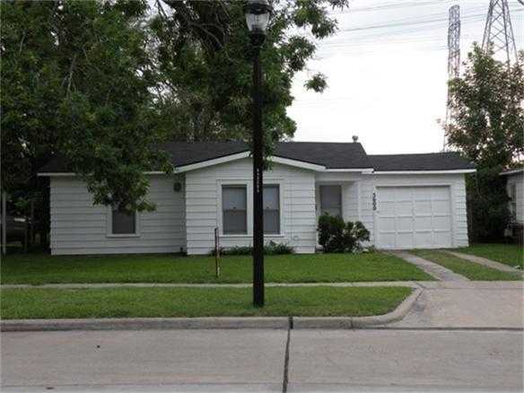 photo 1: 5600 Community Drive, Houston TX 77005