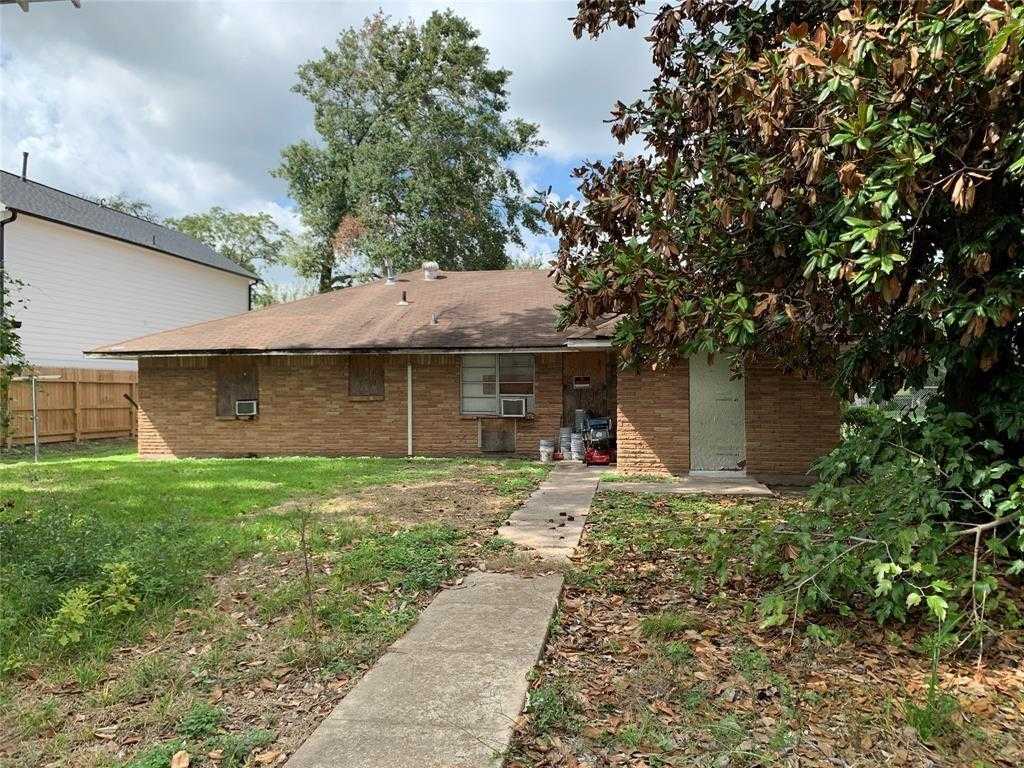 photo 2: 4802 Fisk Street, Houston TX 77009