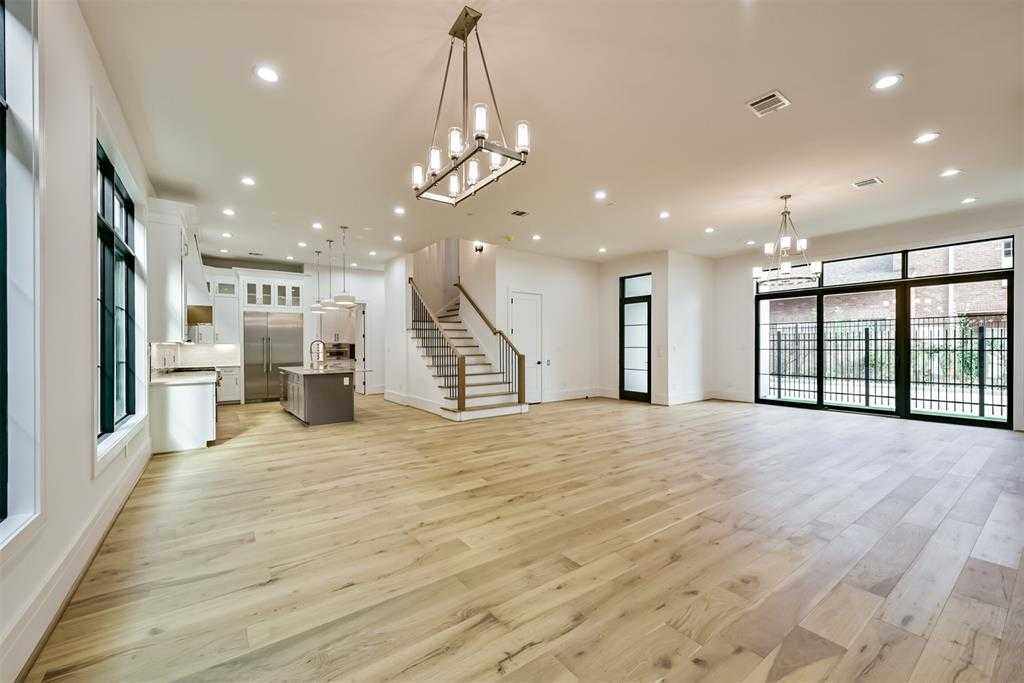 photo 2: 1428 Nantucket Drive Unit B, Houston TX 77057