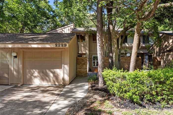 photo 2: 2229 W Settlers Way, The Woodlands TX 77380