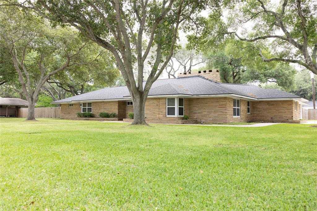 photo 3: 711 W Norris Street, El Campo TX 77437