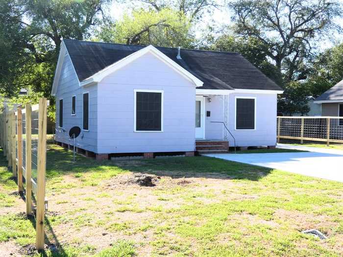 photo 2: 5280 E Parkway Drive, Beaumont TX 77705