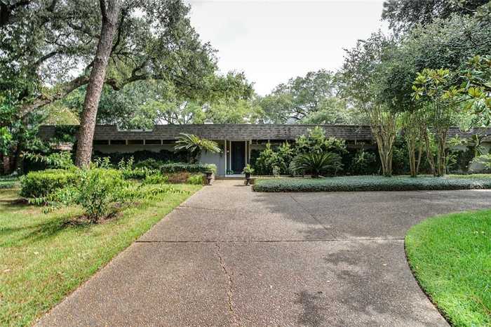 photo 2: 5653 Pine Forest Road, Houston TX 77056