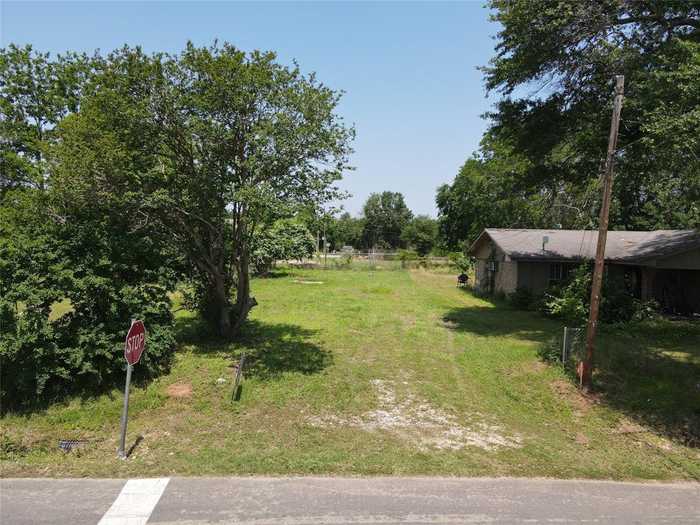 photo 1: 812 W Trinity Street, Madisonville TX 77864