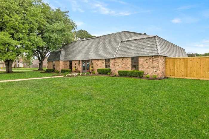 photo 2: 1108 Louise Drive, Nederland TX 77627