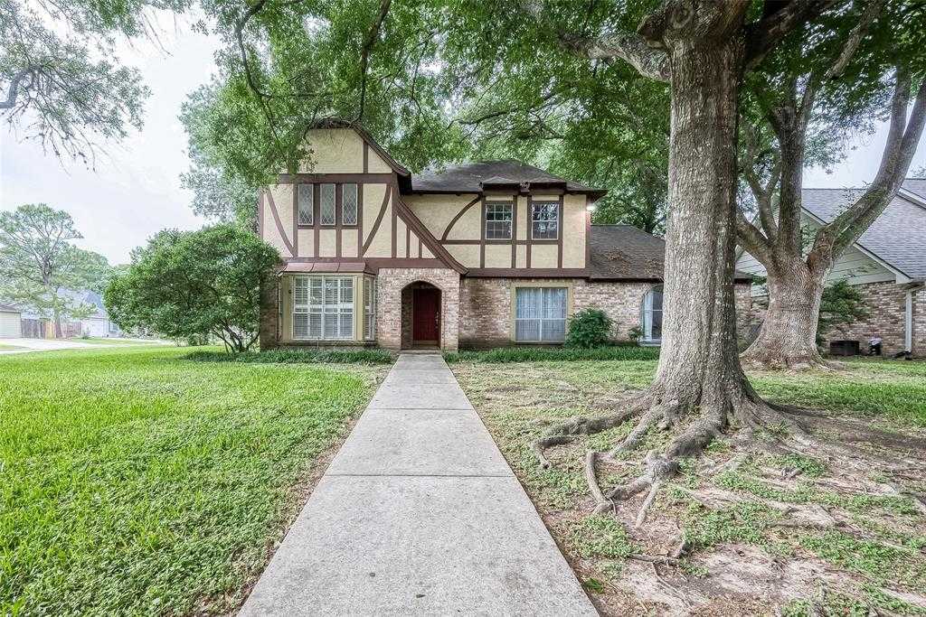 photo 1: 10903 Tupper Lake Drive, Houston TX 77042