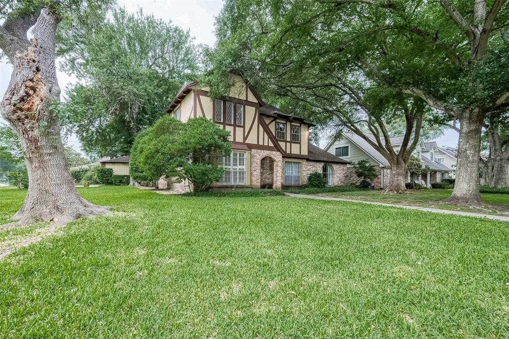 photo 3: 10903 Tupper Lake Drive, Houston TX 77042