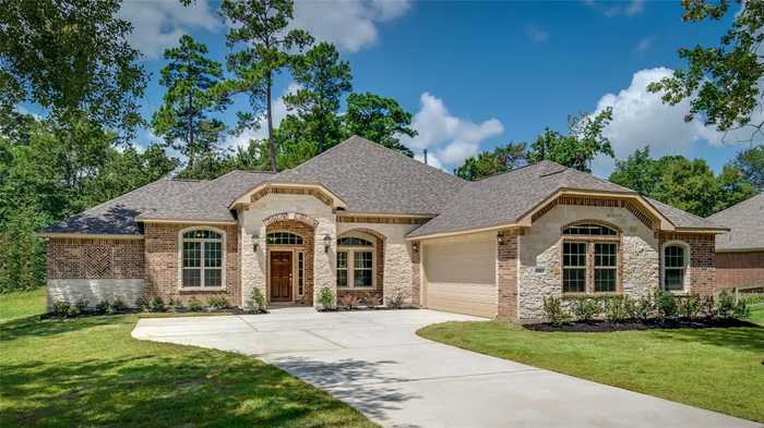 photo 1: 911 Weeping Willow Way, Magnolia TX 77354