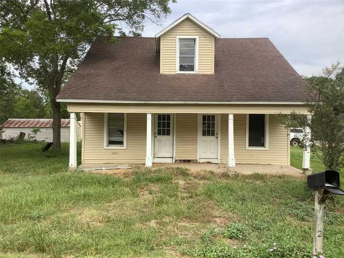 photo 1: 402 W 4th Street, El Campo TX 77437