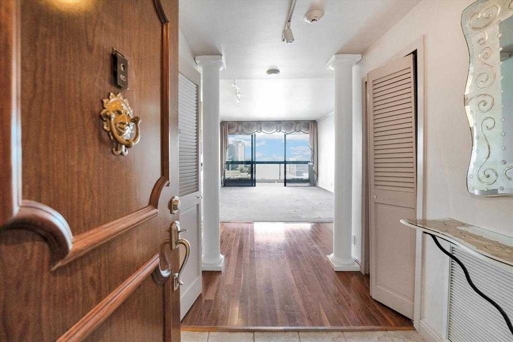 photo 1: 49 Briar Hollow Lane Unit 1801, Houston TX 77027