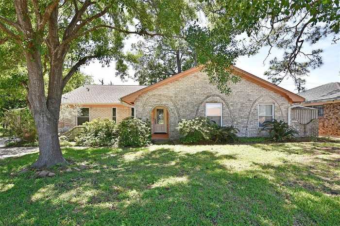 photo 2: 967 W Donovan Street, Houston TX 77091