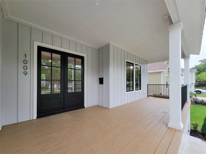 photo 2: 1009 Shelterwood Drive, Houston TX 77008