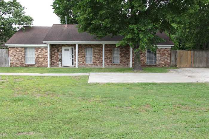 photo 2: 710 E Houston Street, Highlands TX 77562