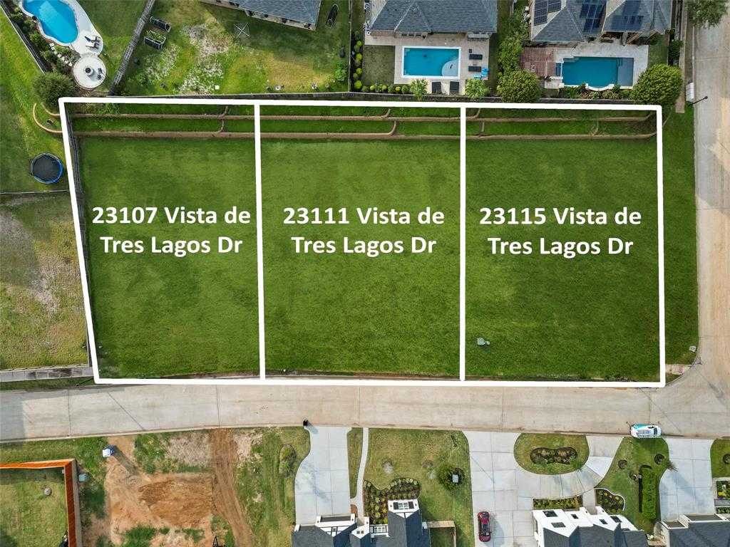 photo 3: 23111 Vista De Tres Lagos Drive, Spring TX 77389