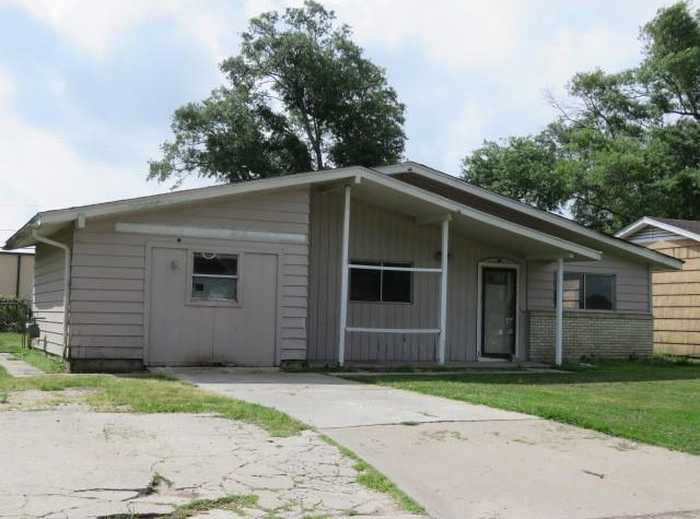 photo 1: 601 Greenbriar Street, Orange TX 77630