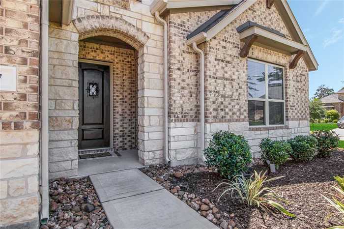 photo 2: 527 Willow Canyon Lane, Pinehurst TX 77362