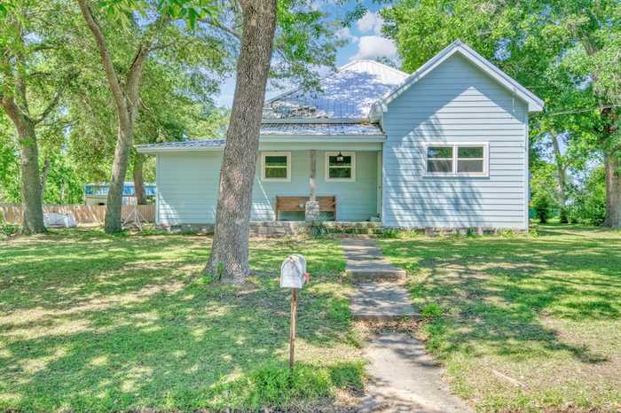 photo 1: 105 N Texas Street, Madisonville TX 77864