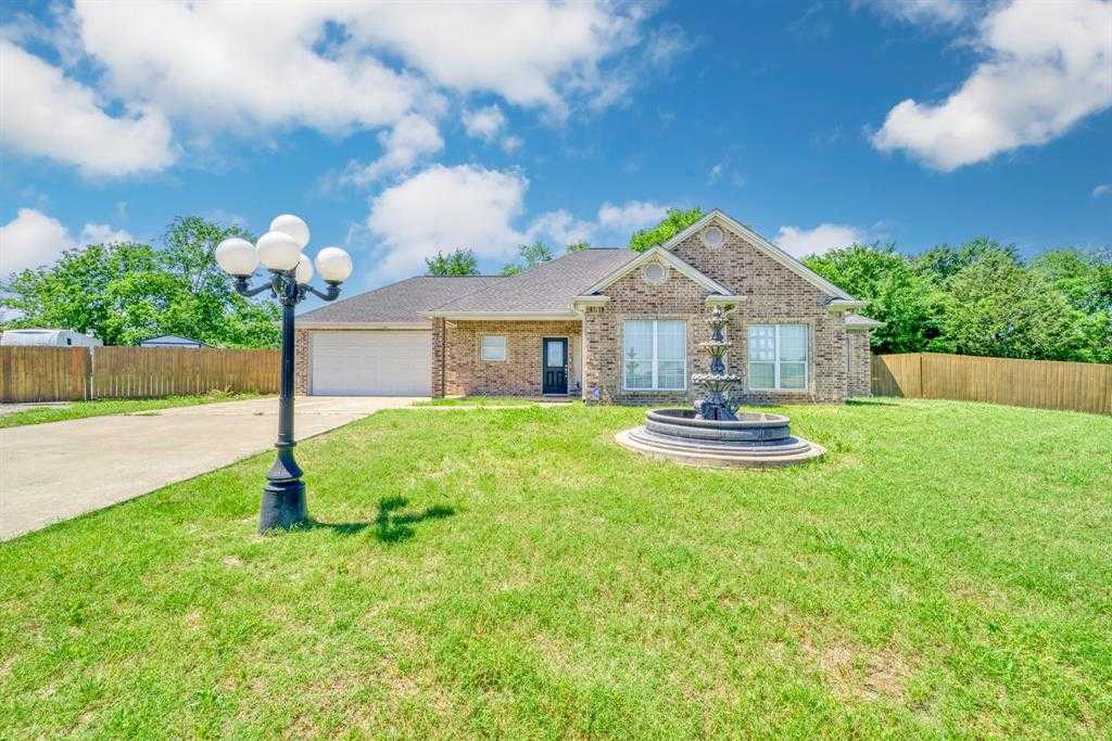 photo 1: 612 Olde Oaks Circle, Madisonville TX 77864