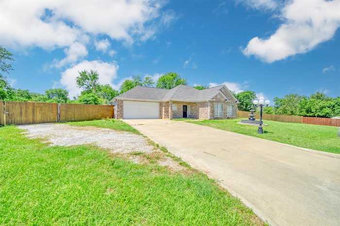 photo 2: 612 Olde Oaks Circle, Madisonville TX 77864