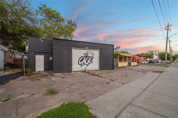 photo 2: 6500 N Main Street, Houston TX 77009