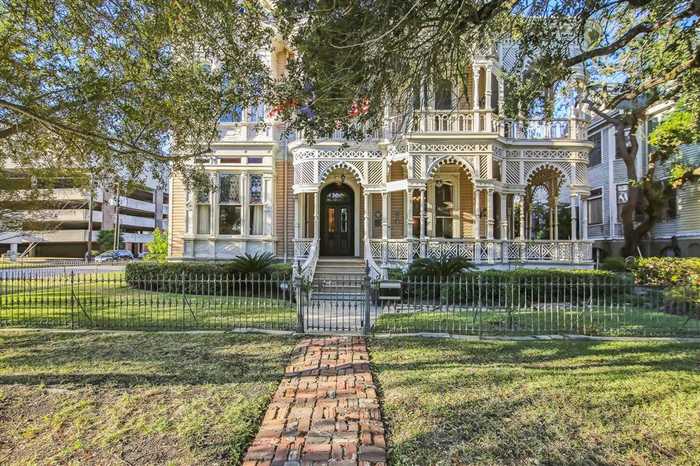 photo 2: 1826 Sealy Street, Galveston TX 77550