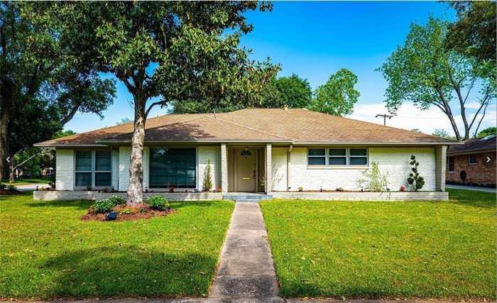 photo 14: 10011 Cliffwood Drive, Houston TX 77035