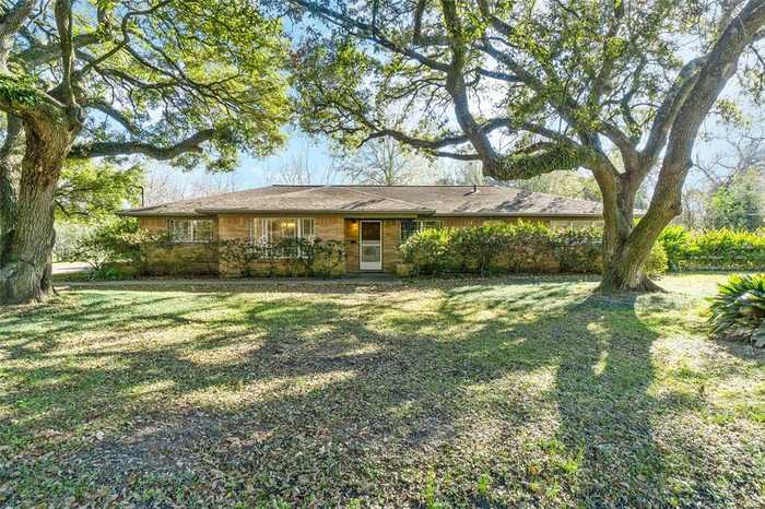 photo 1: 405 Hohldale Street, Houston TX 77091