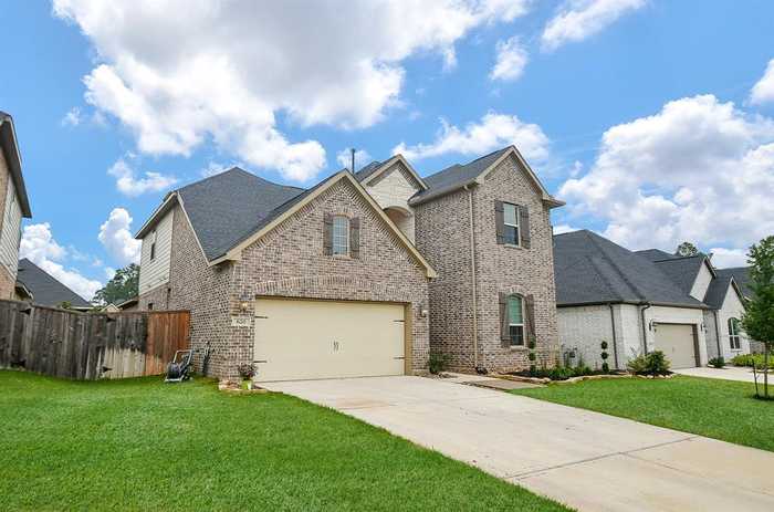 photo 2: 620 Cypress Bay Lane, Pinehurst TX 77362