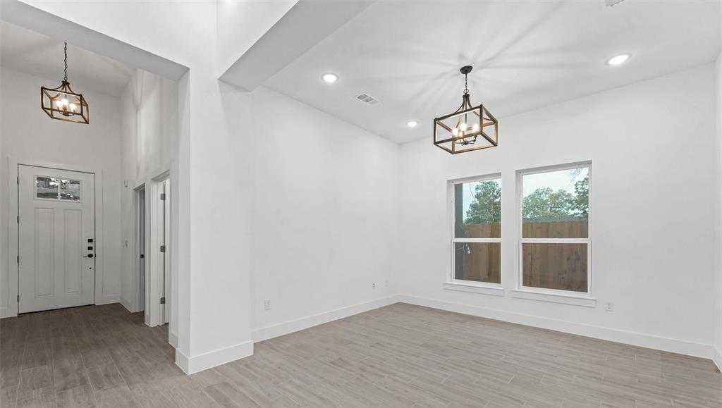 photo 3: 3021 King Street, Houston TX 77026