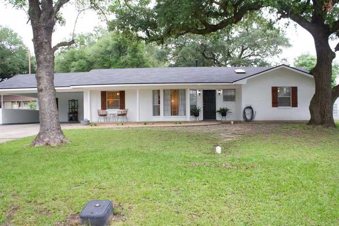 photo 2: 1109 S State Street, Madisonville TX 77864