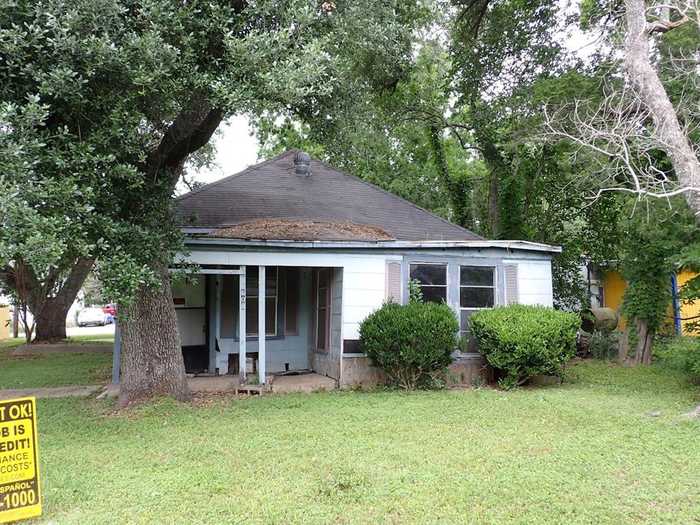 photo 1: 608 S East Avenue, Wharton TX 77488