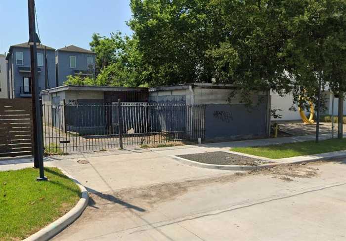 photo 2: 2307 Caroline Street, Houston TX 77004