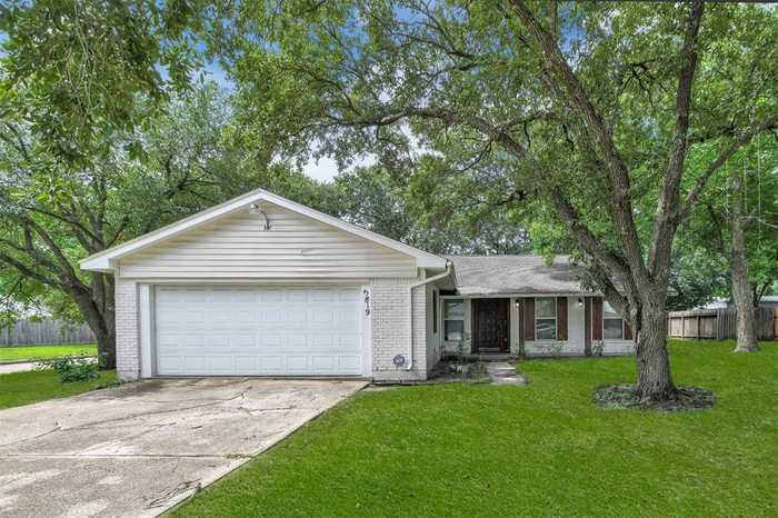 photo 1: 5819 Ludington Drive, Houston TX 77035