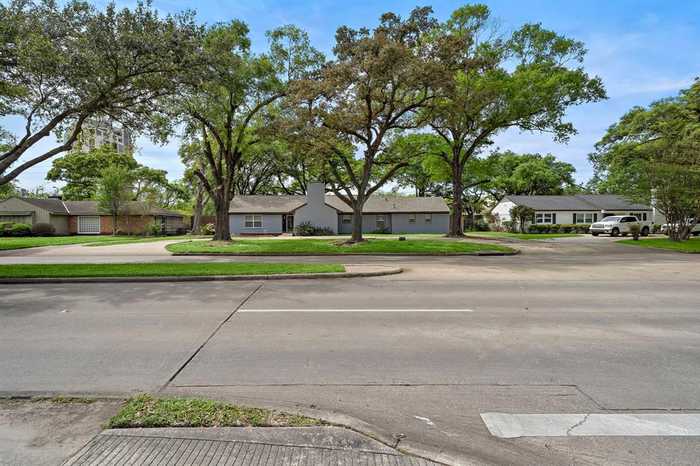 photo 2: 1068 Chimney Rock Road, Houston TX 77056