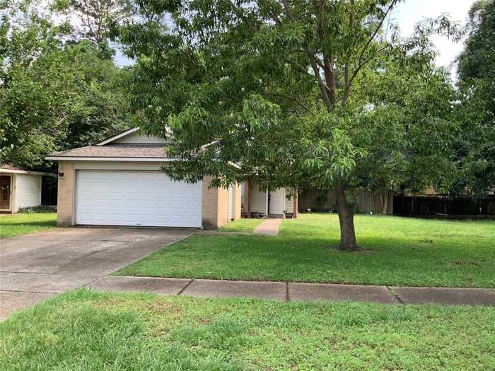 photo 1: 827 Cambridge Drive, Highlands TX 77562